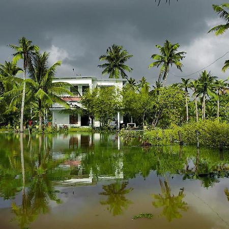 Aqua Green Home Stay Munroe Island Ngoại thất bức ảnh