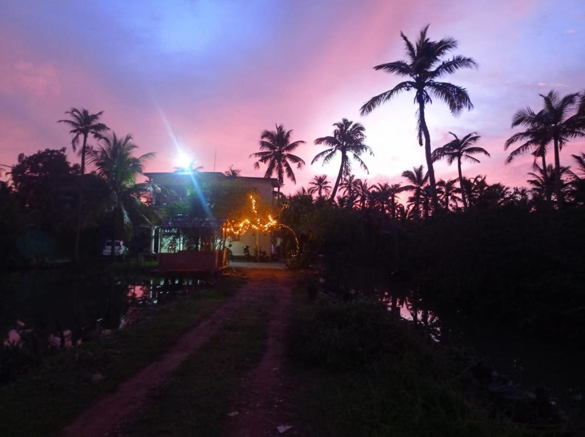 Aqua Green Home Stay Munroe Island Ngoại thất bức ảnh